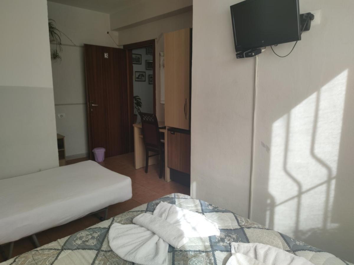 Guest House De Rada 地拉那 外观 照片